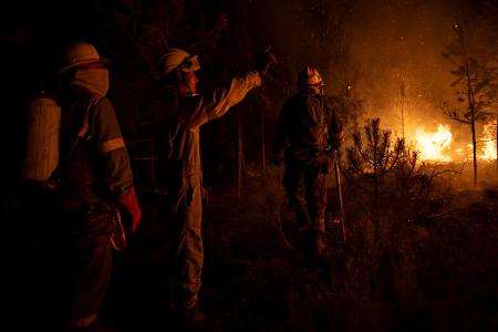 Kamp gegen die Flammen rund um die Uhr: Waldbrandbekämpfer in Spanien im Einsatz.