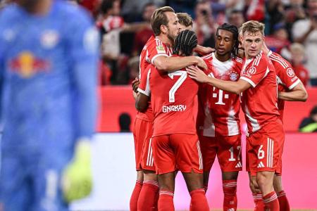 FC Bayern vs. RB Leipzig: Noten und Einzelkritik - Am Freitagabend hat der FC Bayern die neue Bundesliga-Saison mit einem furiosen Heimsieg gegen RB Leipzig eröffnet. Beim 6:0 der Münchner wurde über fast 90 Minuten ein Klassenunterschied deutlich. Alle Bayern-Stars in der Einzelkritik: