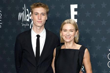 Naomi Watts ist stolz: Ihr Sohn geht aufs College Naomi Watts ist stolz: Ihr Sohn geht aufs College