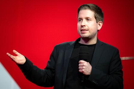 Kevin Kühnert trägt jetzt Wanderhose und tauschte Politik gegen Berge. (Archivbild) Kevin Kühnert trägt jetzt Wanderhose und tauschte Politik gegen Berge. (Archivbild)