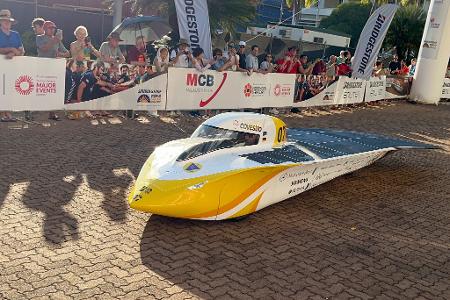 Rasen so lange die Sonne scheint... Moritz Mitzel aus Aachen startet bei der World Solar Challenge in einem solarbetriebenen Gefährt.