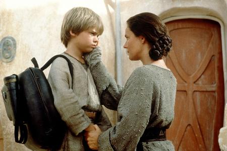 Pernilla August als Shmi Skywalker