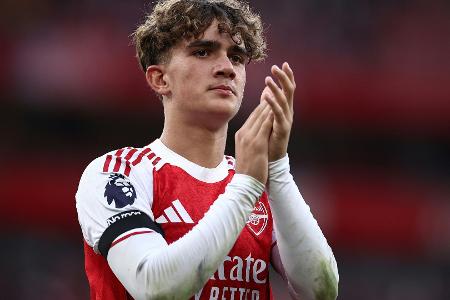 Debüt mit 15: Arsenal feiert Debüt mit 15: Arsenal feiert