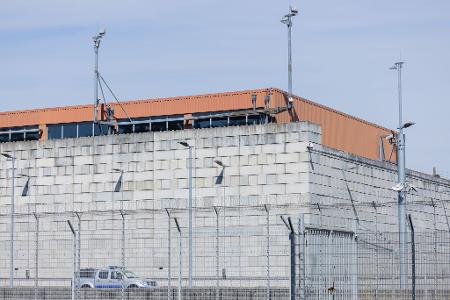 Auf dem Gelände des Forschungszentrums Jülich lagern die Castorbehälter.