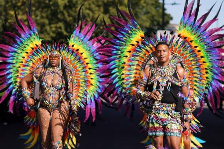 Beim Notting Hill Carnival gibt es bunte Kostüme, viel nackte Haut und karibische Rhythmen. Beim Notting Hill Carnival gibt es bunte Kostüme, viel nackte Haut und karibische Rhythmen.