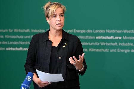NRW-Wirtschaftsministerin Mona Neubaur (Grüne) kritisiert, dass die Bundesebene einen Lagerneubau in Jülich nicht unterstützt habe.