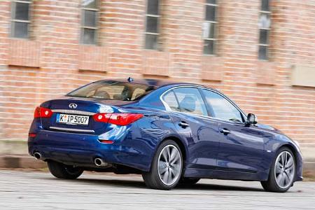 Infiniti Q50S 3.0t, Heckansicht