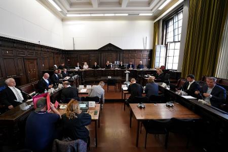 Christina Block und ihr Ex-Mann Stephan Hensel sitzen sich im Gerichtssaal gegenüber. (Archivbild)