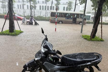 In der Hauptstadt Hanoi kam es zu massiven Behinderungen des Verkehrs.