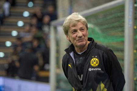 Frank Mill im Fußballstadion