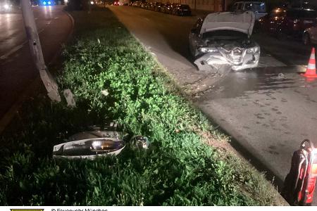 Die Feuerwehr München im Einsatz nach einem Verkehrsunfall auf der Schleißheimer Straße. Die Feuerwehr München im Einsatz nach einem Verkehrsunfall auf der Schleißheimer Straße.