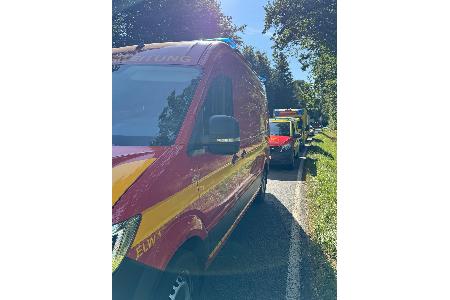 © Feuerwehr Dresden
Einsatzfahrzeuge stehen auf der Radeberger Landstraße. © Feuerwehr Dresden
Einsatzfahrzeuge stehen auf der Radeberger Landstraße.