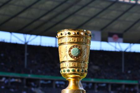 Raus ohne Applaus: Die größten Blamagen im DFB-Pokal - Kaum ein Wettbewerb steht so sinnbildlich für das Duell zwischen David und Goliath wie der DFB-Pokal - aus gutem Grund. In der Vergangenheit sind die Großen immer wieder über die vermeintlich Kleinen gestolpert. Das sind die zehn spektakulärsten Favoritenstürze in der Pokal-Geschichte: