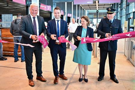 Vier neue Scanner wurden am BER eingeweiht. Sie machen die Abfertigung von Passagieren deutlich leichter. 