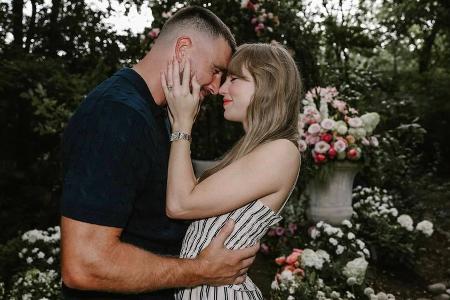 Taylor Swift und Travis Kelce: Warum die Welt von ihnen besessen ist Taylor Swift und Travis Kelce: Warum die Welt von ihnen besessen ist