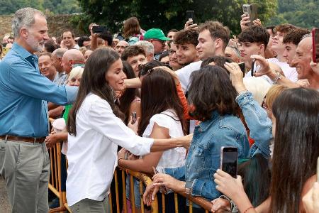König Felipe und Königin Letizia besuchen Waldbrandgebiete König Felipe und Königin Letizia besuchen Waldbrandgebiete