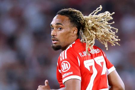 ABWEHR: Sacha Boey (bis 78.) - Note: 3,5 - Rückte im eigenen Ballbesitz weit mit auf, durch die Überzahl in der letzten Linie hatte er dann oft keinen klaren Gegenspieler. Holte bei einem dieser Ausflüge den frühen Elfmeter heraus. Leitete auch sonst viele Großchancen ein. Defensiv dafür mit gewaltigen Nachlässigkeiten.