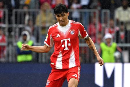 Minjae Kim - Note: 4,5 - Antizipierte die langen Zuspiele des Gegner anfangs richtig gut und löschte so viele Brände, bevor sie überhaupt entstehen konnten. Ließ sich dann allerdings von der allgemeinen Lethargie anstecken. Vor dem 2:2 leitete sein halbherziges Kopfballduell die Fehlerkette ein.