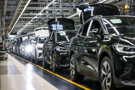 Deutschlands Autobranche steht unter Druck - etwa beim Wandel zur E-Mobilität. (Archivbild 
