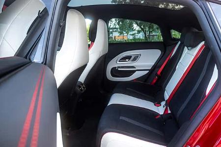 Mercedes-Benz CLA 250+ EQ, Fond