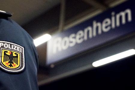 Die Rosenheimer Bundespolizei hat einen mutmaßlichen Schleuser gefasst, der für mehrere Libyer die Reisen bis Deutschland organisiert haben soll.