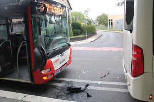Auffahrunfall Linienbus - Linienbus Paffrather Straße