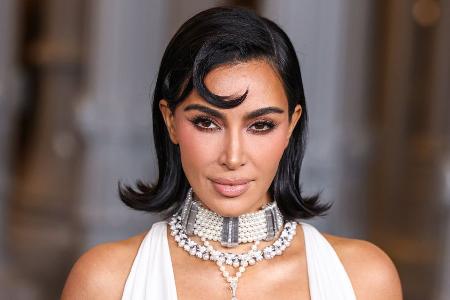 Kim Kardashian hat die Anwaltsprüfung abgelegt Kim Kardashian hat die Anwaltsprüfung abgelegt