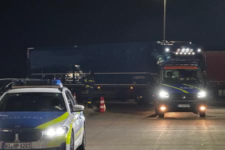 Kontrolle an der Tank- und Rastanlage Kassel-Ost durch Polizei Nordhessen. Kontrolle an der Tank- und Rastanlage Kassel-Ost durch Polizei Nordhessen.