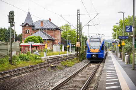 Die Ermittlungen zum Geschehen am Bahnhof Friedland dauern an.