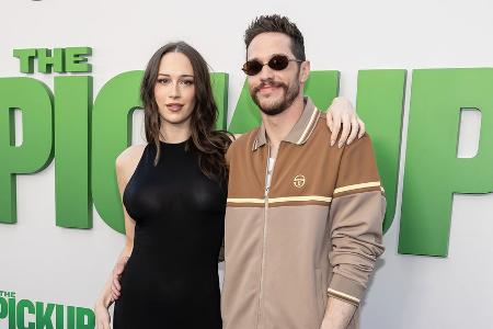 Pete Davidsons Freundin Elsie Hewitt zeigt wachsenden Babybauch Pete Davidsons Freundin Elsie Hewitt zeigt wachsenden Babybauch