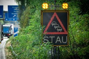 Stau Verkehrsschild digitale Anzeige