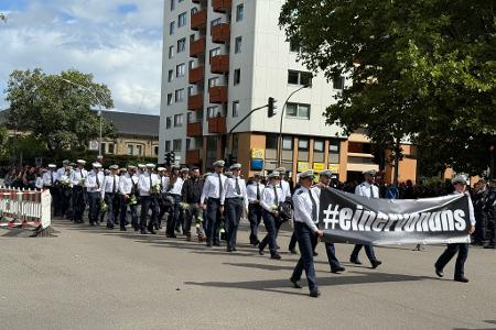 Die Anteilnahme am Tod eines erschossenen Polizisten ist groß