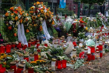 Laut Staatsanwaltschaft wurde der Polizist von sechs Schüssen getroffen. (Archivbild)