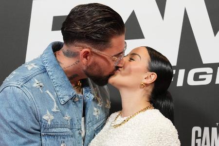 Vor der Hochzeit: Leyla und Mike Heiter tanzen im Regen Vor der Hochzeit: Leyla und Mike Heiter tanzen im Regen