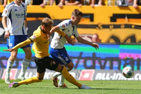 Dank Elfmeter: Schalke schiebt sich auf Platz zwei Dank Elfmeter: Schalke schiebt sich auf Platz zwei