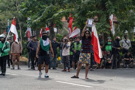 Viele der Demonstranten sollen von außerhalb nach Bali gereist sein.