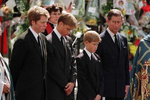 "Unmöglicher Tag": Prinzessin Dianas Bruder bringt Blumen an ihr Grab