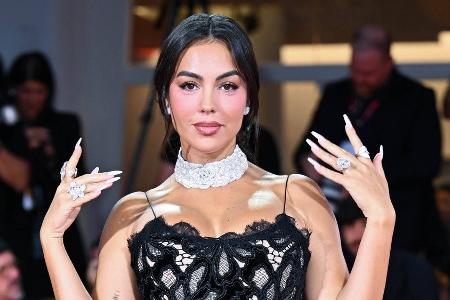 Georgina Rodriguez setzt in Venedig ihren Verlobungsring in Szene Georgina Rodriguez setzt in Venedig ihren Verlobungsring in Szene