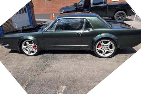 Kombination Ford Mustang und Porsche 911
