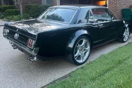 Kombination Ford Mustang und Porsche 911