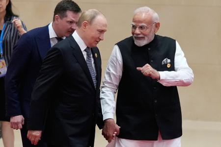 Kremlchef Wladimir Putin spricht sich für eine neue Weltordnung aus beim Gipfel der Shanghaier Organisation für Zusammenarbeit.