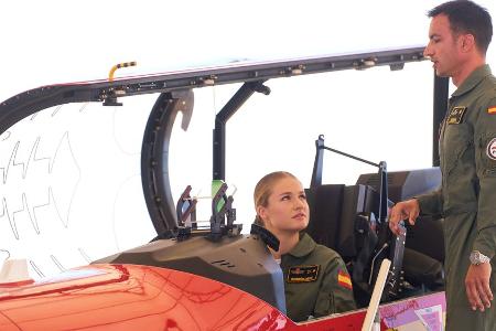 Letzte Station beim Militär: Prinzessin Leonor nimmt im Cockpit Platz Letzte Station beim Militär: Prinzessin Leonor nimmt im Cockpit Platz