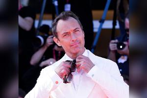 Jude Law: Standing-Ovations als Putin in Venedig