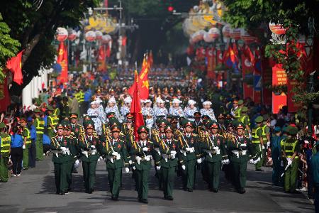 Es war die größte Militärparade in Vietnam seit Jahrzehnten. 