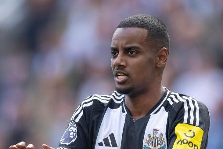 Alexander Isak (Von Newcastle United zum FC Liverpool) - Der ehemalige Dortmunder ist nicht nur der teuerste Transfer dieses Sommers, sondern mit einer Ablöse von rund 145 Millionen Euro auch der teuerste Transfer aller Zeiten in der Premier League, womit der Angreifer Florian Wirtz ablöst, der diesen Status nach seinem 125-Millionen-Euro-Wechsel nach Liverpool nur zwei Monate innehatte. Durch Boni kann Wirtz' Ablöse aber auf bis zu 150 Millionen anwachsen.