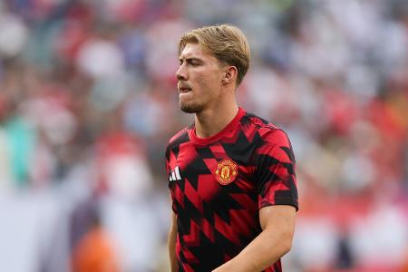 Rasmus Højlund (Von Manchester United zur SSC Neapel) - Kehrt dorthin zurück, wo er sich damals für seinen Wechsel nach England empfahl: Nach Italien. In Neapel soll er zunächst auf Leihbasis für den noch lange ausfallenden Romelu Lukaku stürmen. Erreicht Højlund eine bestimmte Anzahl an Spielen und Torbeteiligungen, soll wohl ein fester Transfer daraus werden.