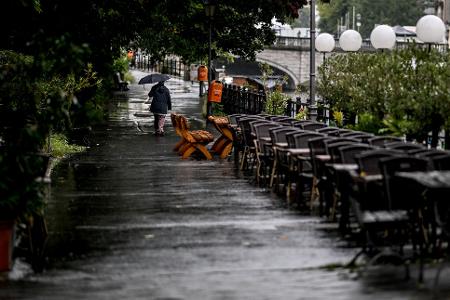Die Lage für das Gastgewerbe bleibt schwierig. Die Branche machte im Juli eigenen Angaben zufolge ein deutliches Umsatzminus. Die Lage für das Gastgewerbe bleibt schwierig. Die Branche machte im Juli eigenen Angaben zufolge ein deutliches Umsatzminus.