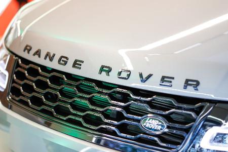 Der britische Autobauer Jaguar Land Rover muss wegen einer Cybertattacke schwere Störungen bei Produktion und Verkauf hinnehmen. Der britische Autobauer Jaguar Land Rover muss wegen einer Cybertattacke schwere Störungen bei Produktion und Verkauf hinnehmen.