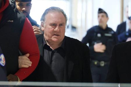Wegen mutmaßlicher Vergewaltigung: Gérard Depardieu muss vor Gericht Wegen mutmaßlicher Vergewaltigung: Gérard Depardieu muss vor Gericht