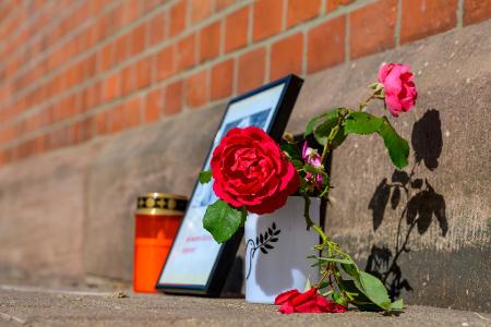 Nach dem Tod einer 16-Jährigen am Bahnhof Friedland steht ein Iraker unter dringenden Verdacht. Bundesinnenminister Drobrindt (CSU) sieht Versäumnisse der Behörden. (Archivbild)  Nach dem Tod einer 16-Jährigen am Bahnhof Friedland steht ein Iraker unter dringenden Verdacht. Bundesinnenminister Drobrindt (CSU) sieht Versäumnisse der Behörden. (Archivbild)